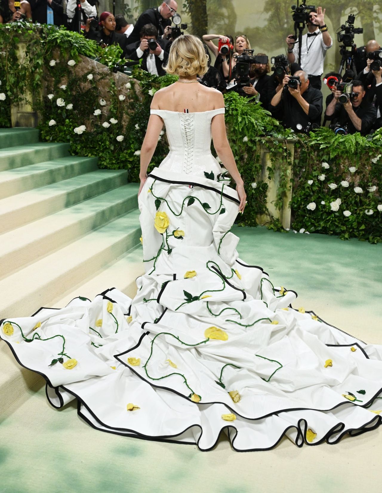 Gigi Hadid in Floral Gown at Met Gala 2024 in New York City03